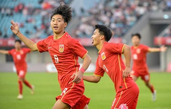 阿里纳斯转型支持，客场外为何不立雕像之谜